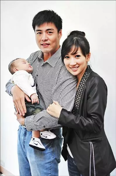 想嚐別女人風韻!劉至翰「深夜摟嫩妹」完全沒在怕 前妻目睹「蹲在路邊大哭」友曝:還故意邀她來