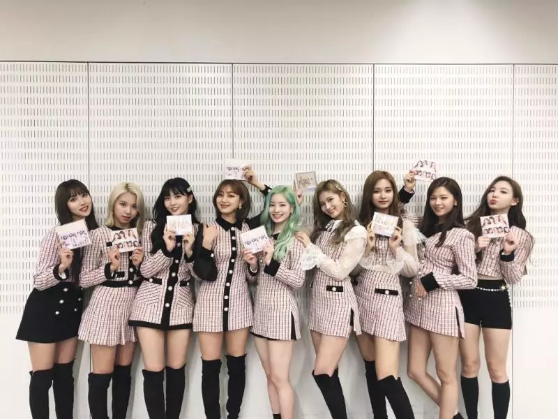 [TWICE][新聞]190313 證券人士分析JYP股價情況TWICE為公司帶來巨額利潤