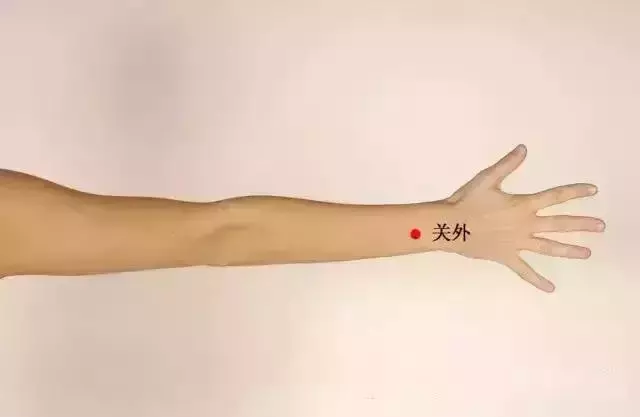 按摩穴位還可以退燒?這個穴位的功效只有你想不到!