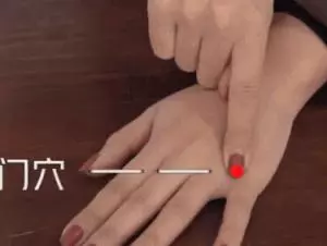 上火熱氣,不怕,人體自帶3個降火的穴位,經常按摩,能消炎下火