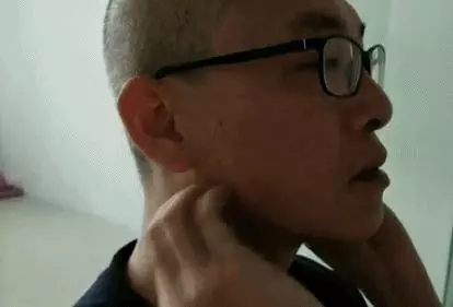 經常敲打耳朵附近,能疏通經絡,有心腦血管的人要多敲,血管暢通
