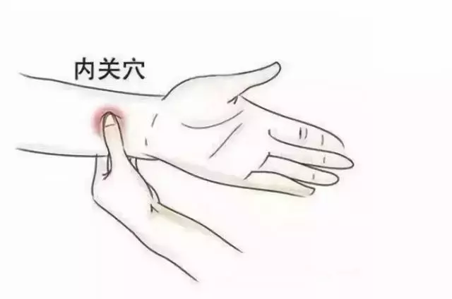 凌晨睡不著、半夜易醒的人,中醫:揉揉腳底這一穴,睡得比豬香