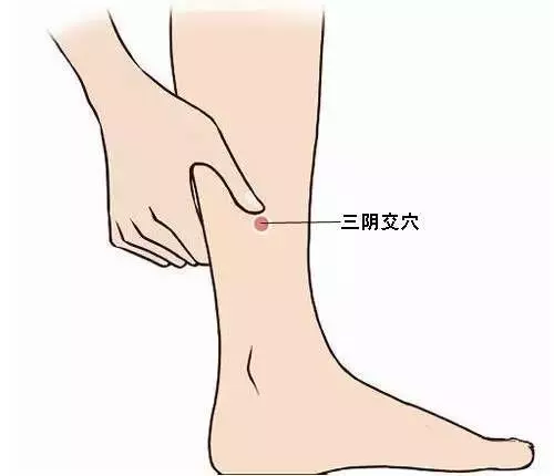 凌晨睡不著、半夜易醒的人,中醫:揉揉腳底這一穴,睡得比豬香