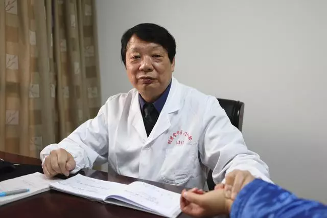 眼睛乾澀、酸痛,中醫:是肝虛的症狀,按按這一穴,還你明亮雙眼