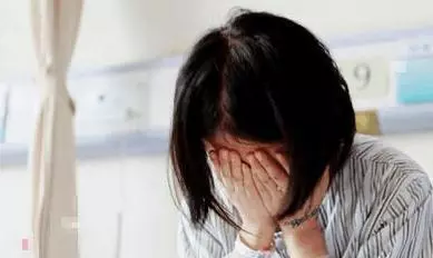 婆婆再婚對象跟我同歲,老公不在家,醒來睜開眼我如吃蒼蠅般噁心