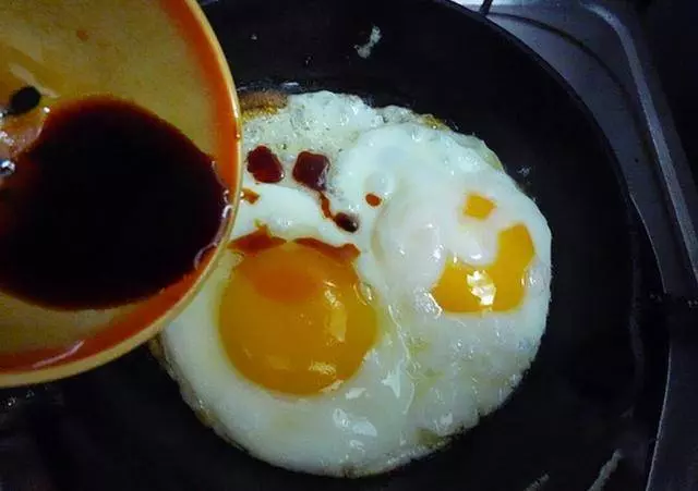 雞蛋新吃法,醬油煎雞蛋,簡單快捷,營養美味