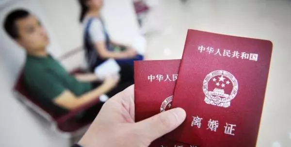 生完孩子老公說分房,晚上喂孩子我順便幫老公蓋被子,第二天離婚