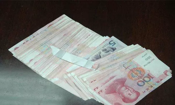 老公沒事就塞錢給保姆,三個月保姆懷孕,知道孩子生父後我樂開懷