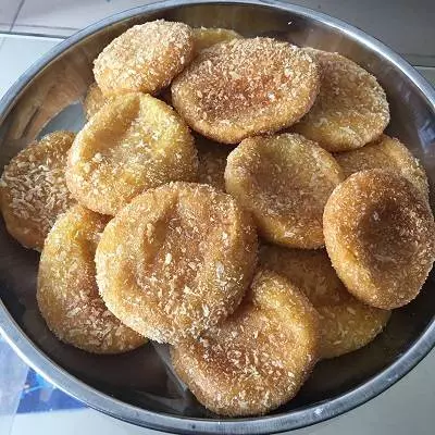 超簡單「南瓜餅」,幾分鐘就上桌,每一個都香甜軟糯!