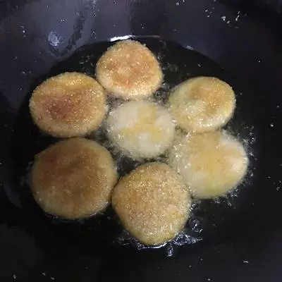 超簡單「南瓜餅」,幾分鐘就上桌,每一個都香甜軟糯!