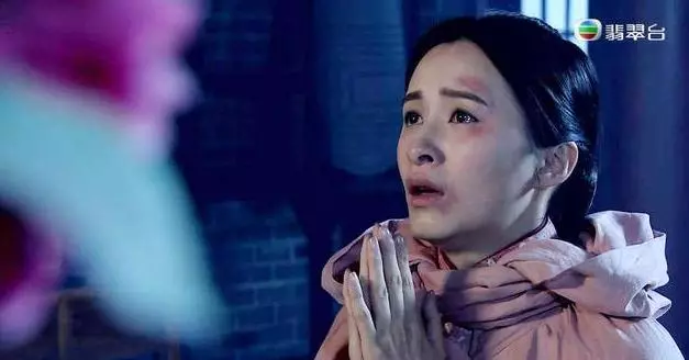 TVB前花旦沉卓盈宣布婚訊,並曬出與富商男友拍的浪漫婚紗照!
