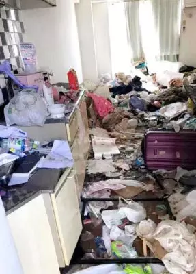 把房子租給同胞女生 不料她欠了2個月房租後逃了!我一打開出租房崩潰了!