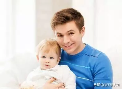 妻子坐月子,丈夫去外面打工,回家推開門後,他把母親趕回家