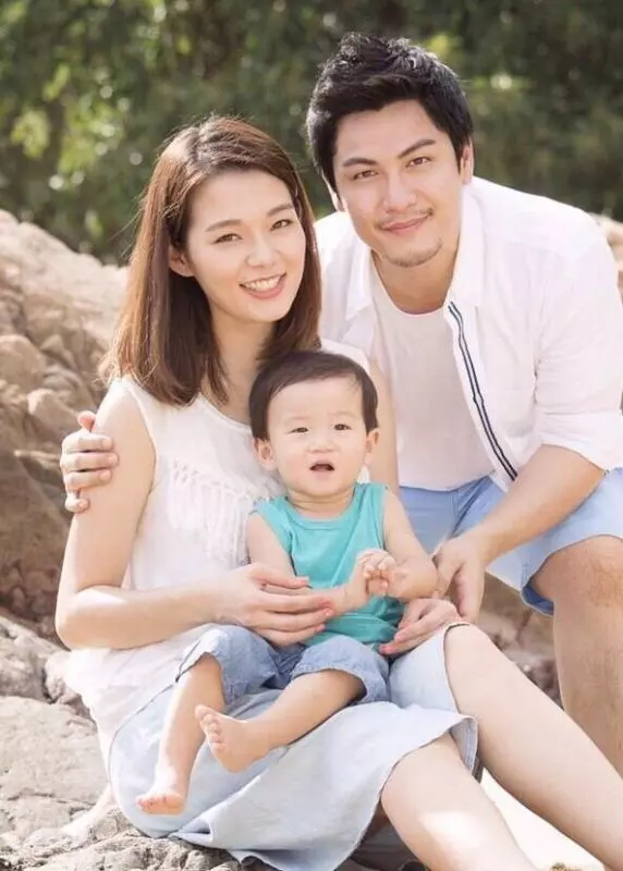 繼楊冪後某港姐離婚!曾為上位「討好」曾志偉,對黃秋生大獻殷勤