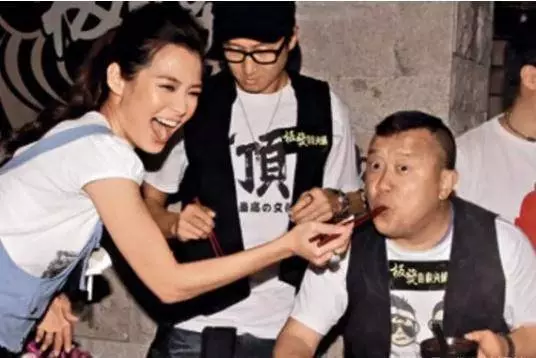 繼楊冪後某港姐離婚!曾為上位「討好」曾志偉,對黃秋生大獻殷勤
