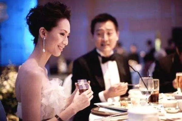 新加坡四美現狀:三美都嫁給了愛情,唯獨她八年婚姻還是散了