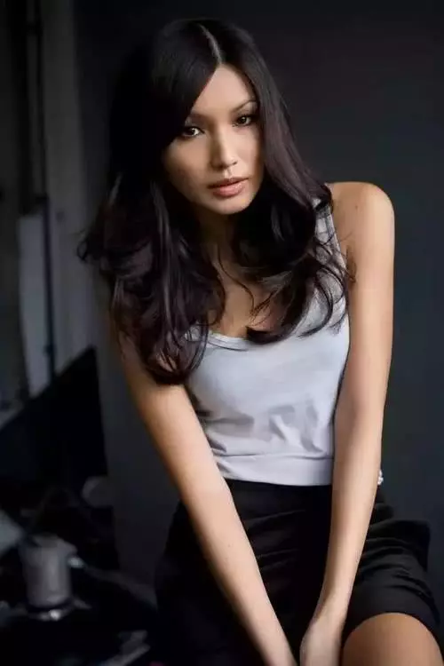 驚奇隊長里還有個華裔女神,因化妝人們認不出,卸妝後樣子太美了