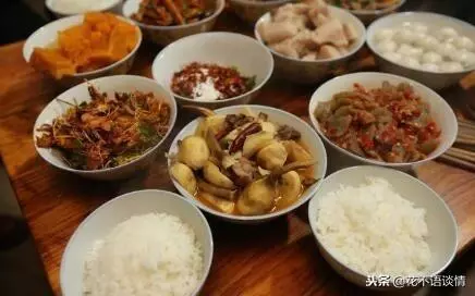在婆家養胎,婆婆總是晚歸,女子悄悄跟過去,忍不住落淚了