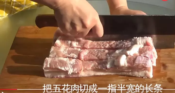 五花肉一定要這樣做,在加一瓶啤酒,比紅燒肉還好吃,讓你忍不住舔盤子!
