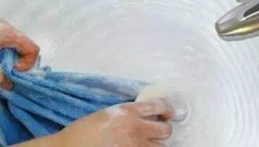 毛巾用久了又臭又黃,這招就能清洗乾淨