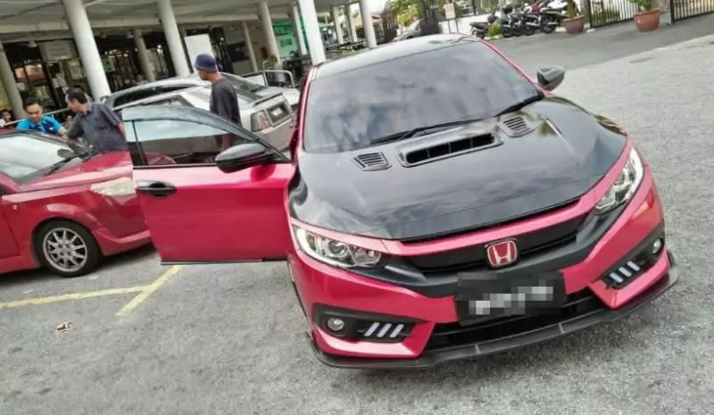 車子阻礙他人還發惡, 巫裔男子揮拳打司機