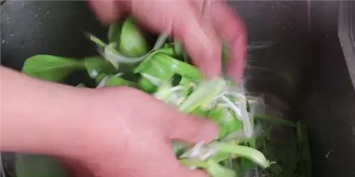 米粉好吃有秘訣,只需十分鐘,炒出的米粉香入味,味道一級棒!