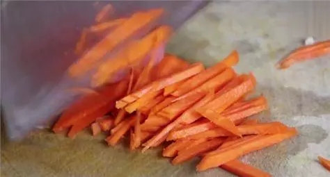 米粉好吃有秘訣,只需十分鐘,炒出的米粉香入味,味道一級棒!
