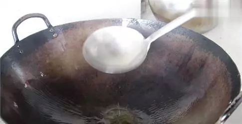米粉好吃有秘訣,只需十分鐘,炒出的米粉香入味,味道一級棒!
