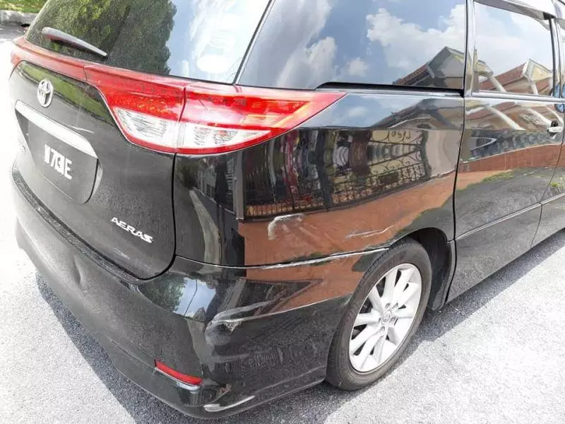 大家幫忙讓Hilux哥紅!Hilux四驅車 車牌是WQD6688,不負責任的男人,撞了別人的車竟然偷偷溜走....