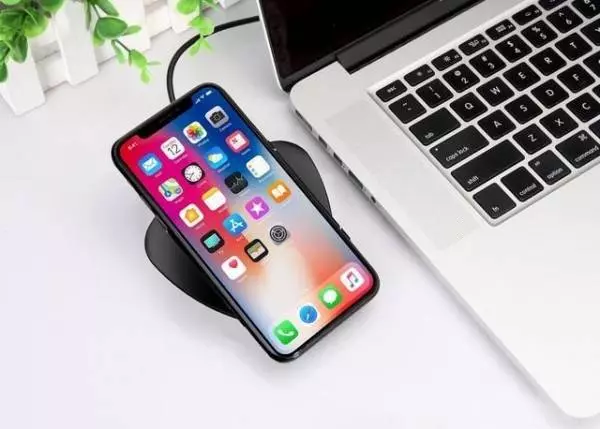 手機可以充電充整晚嗎?專家說出驚人「5個真相」沒想到跟我們想的完全不一樣啊!再不知道就慘了!