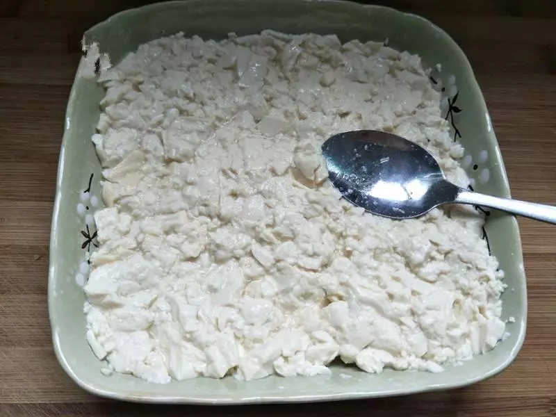 朋友教我這個做豆腐的方法,做了一次,70 歲的老爸吃了大半碗,女兒也說超級好吃!讓我以後多做幾次!