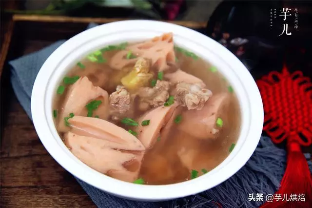 蓮藕排骨湯好喝有訣竅,這麼做,蓮藕軟糯滋補養生,全家吃不夠