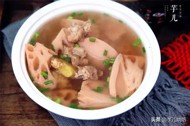蓮藕排骨湯好喝有訣竅,這麼做,蓮藕軟糯滋補養生,全家吃不夠