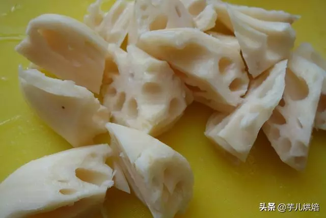 蓮藕排骨湯好喝有訣竅,這麼做,蓮藕軟糯滋補養生,全家吃不夠