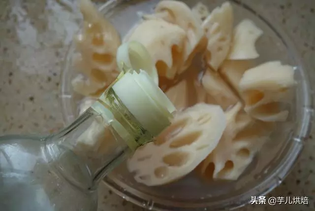 蓮藕排骨湯好喝有訣竅,這麼做,蓮藕軟糯滋補養生,全家吃不夠