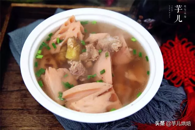 蓮藕排骨湯好喝有訣竅,這麼做,蓮藕軟糯滋補養生,全家吃不夠