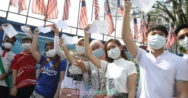 最新消息◤河流散發毒氣事件◢學校關閉 考生縣教育局領成績