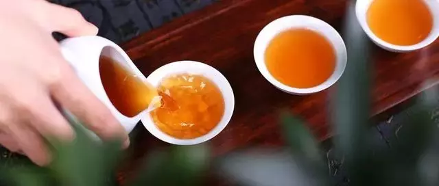 手腳冰涼的人注意了!中醫:2食2穴2動作,從根上調理!