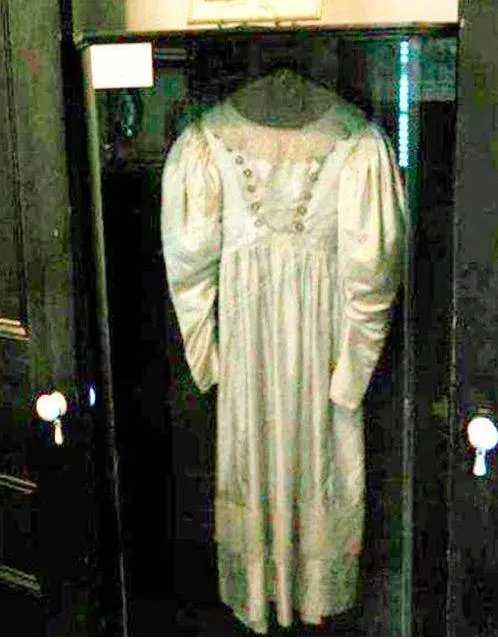 全世界最詭異的「5大死亡詛咒」,如果你還想「好好活在這世界上」就別輕易嘗試! #4安娜貝拉娃娃