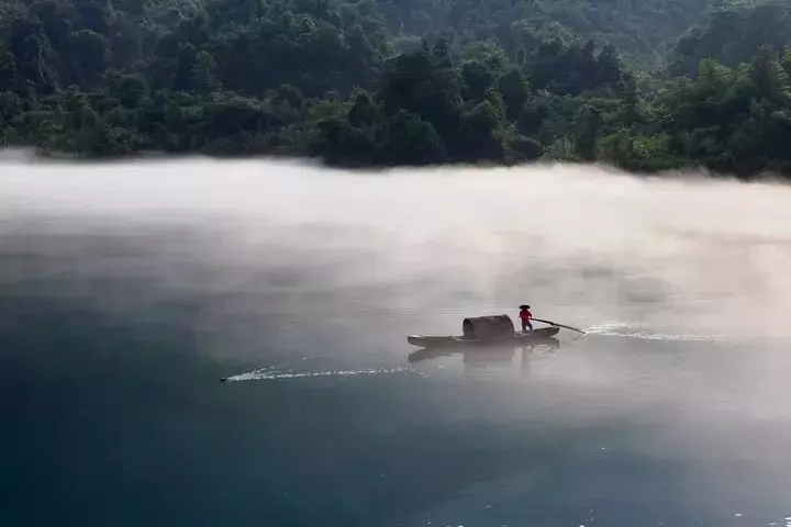 在變老的路上,善待自己:想愛就愛吧,想見就見吧。