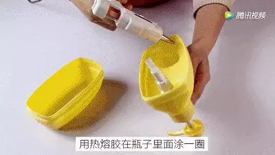 聰明主婦拿用完的洗衣精瓶剪2刀,讓皺巴巴的衣服頓時變平整,省了熨斗錢!