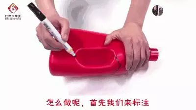 聰明主婦拿用完的洗衣精瓶剪2刀,讓皺巴巴的衣服頓時變平整,省了熨斗錢!
