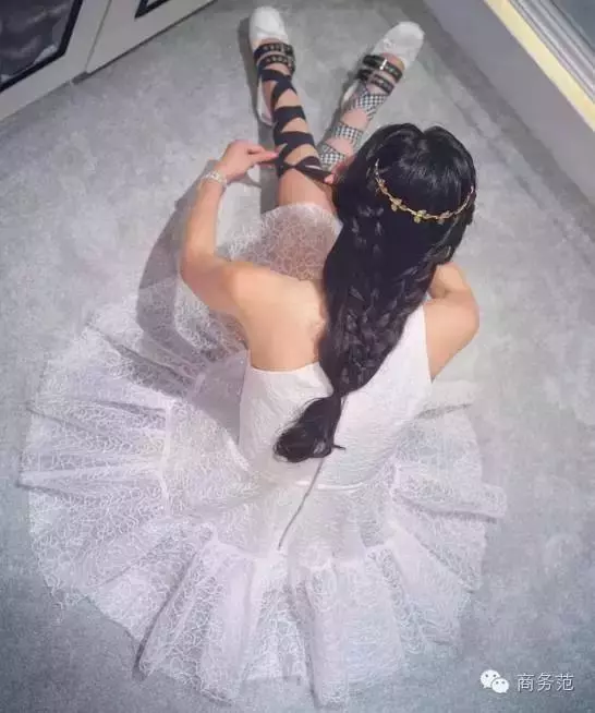 42歲「新加坡名媛」蔡欣穎,靠離婚分到的一大筆錢,買了世界上最多的愛馬仕!