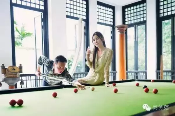 42歲「新加坡名媛」蔡欣穎,靠離婚分到的一大筆錢,買了世界上最多的愛馬仕!