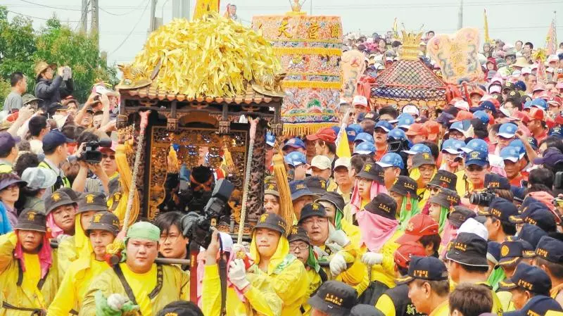 對媽祖不敬!鐵齒男朝聖繞境「硬要放大悲咒」堅不道歉 一個月後「家人長壞東西」落淚:娘娘慈悲 - BuzzHand