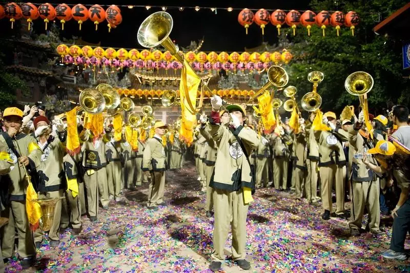 對媽祖不敬!鐵齒男朝聖繞境「硬要放大悲咒」堅不道歉 一個月後「家人長壞東西」落淚:娘娘慈悲 - BuzzHand