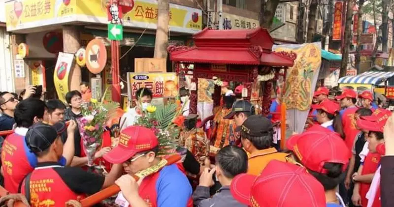 對媽祖不敬!鐵齒男朝聖繞境「硬要放大悲咒」堅不道歉 一個月後「家人長壞東西」落淚:娘娘慈悲 - BuzzHand