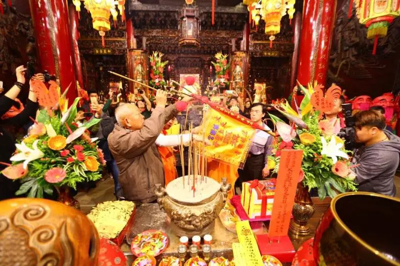 對媽祖不敬!鐵齒男朝聖繞境「硬要放大悲咒」堅不道歉 一個月後「家人長壞東西」落淚:娘娘慈悲 - BuzzHand