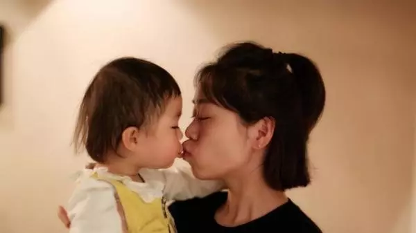 女兒吃了侄子的紅燒肉被婆婆打得鼻子出血,老公回來後這樣做