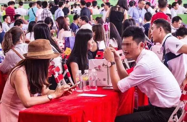 與妻子閃婚後,男子從未見妻子來例假,帶她去醫院檢查,如遭雷擊